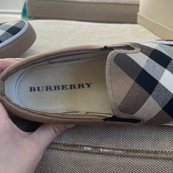 Burberry Women’s check slip-on sneaker size euro 37/ US 6.5 - Picture 2 of 7